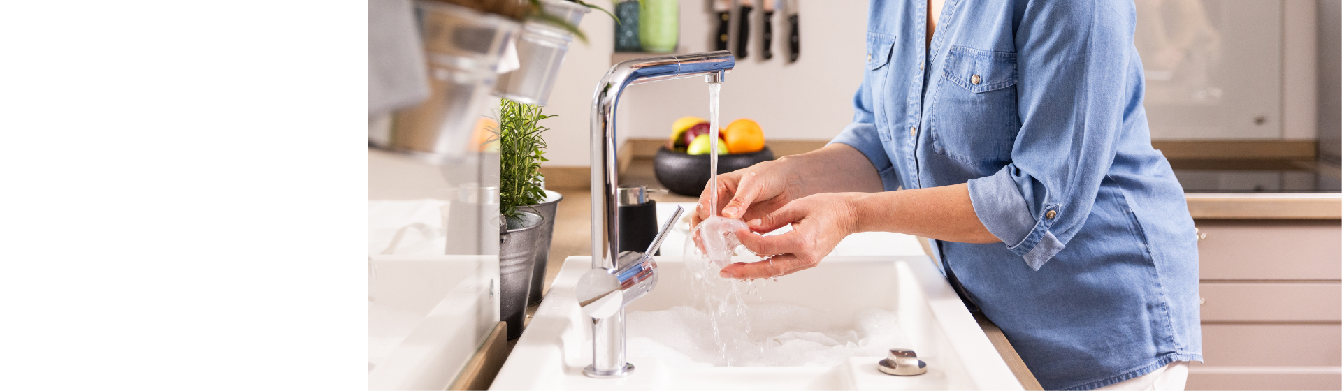 CPAP Masken richtig reinigen – Effektive Pflege mit fließendem Wasser bei Löwenstein Medical CPAP Maskenreinigung unter fließendem Wasser – Pflege für CPAP Geräte und Masken bei Löwenstein Medical